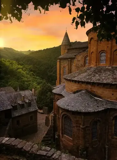 Image de Conques-en-Rouergue en France sur offreshotels.com