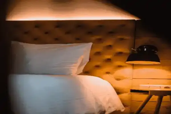 Chambre d’un hôtel agréable à Chazeaux