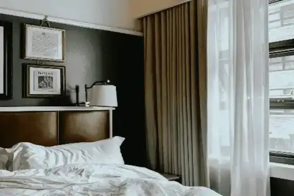 Chambre d’un hôtel agréable à Vouneuil-sur-Vienne