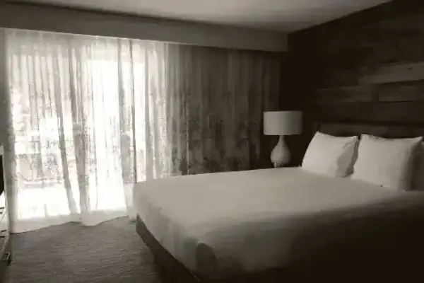 Chambre d’un hôtel de courte durée à Crouzet-Migette