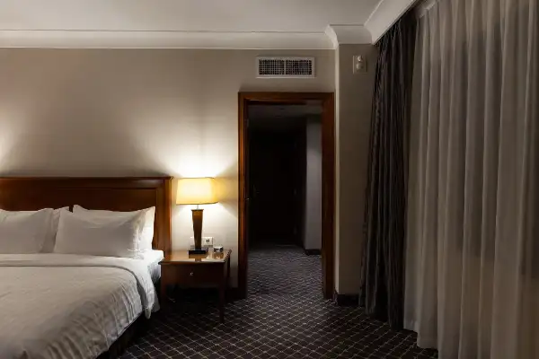 Chambre d’un hôtel écolo à Belvis