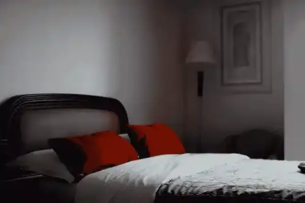 Chambre d’un hôtel écolo à Poix-Terron