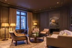 Espaces lounge dans un hôtel gay à Bouges-le-Château