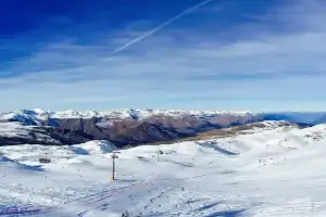 Accès rapide aux lieux festifs depuis les hôtels de jeunesse à Pérouges
