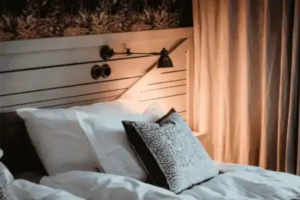 Chambre d’un hôtel de jeunesse à Clairy-Saulchoix