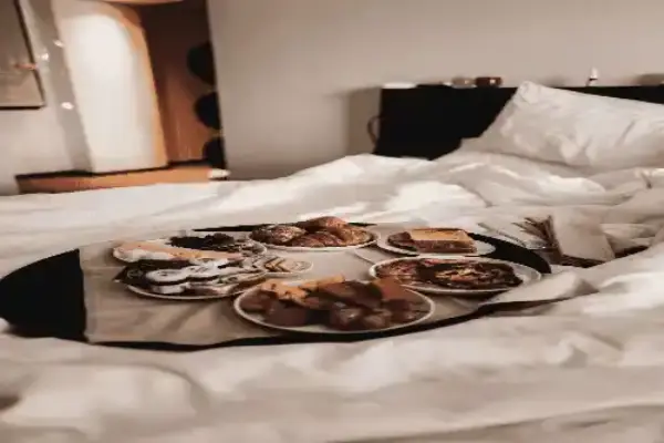 Chambre d’un hôtel de jeunesse à La Bastide-de-Sérou