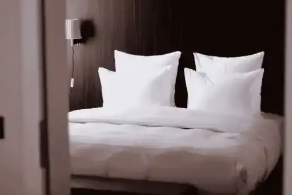 Chambre d’un hôtel de longue durée à Montpézat