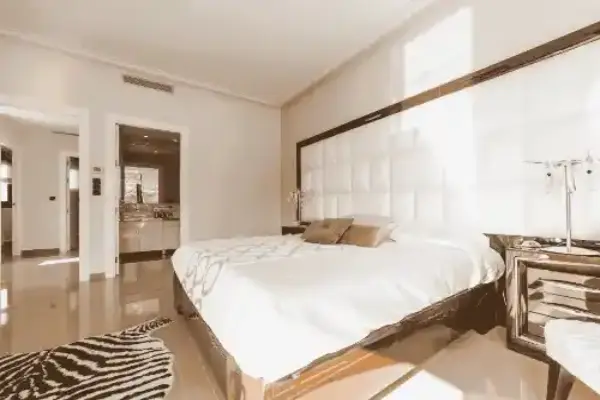 Chambre d’un hôtel de longue durée à Saint-Julien-Mont-Denis